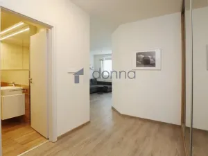 Pronájem bytu 2+kk, Praha, Makedonská, 49 m2