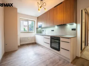 Pronájem bytu 2+1, Hradec Králové, Ladova, 56 m2