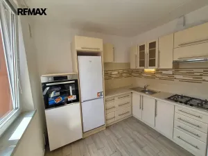 Pronájem bytu 1+1, Rosice, Komenského náměstí, 31 m2