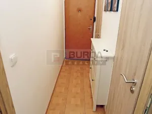 Pronájem bytu 2+kk, Praha - Troja, Hnězdenská, 36 m2