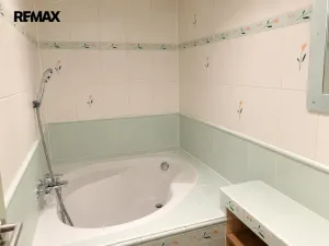 Prodej bytu 3+1, Karlovy Vary - Rybáře, Chomutovská, 67 m2