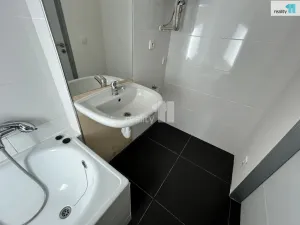 Pronájem bytu 2+kk, Praha - Hrdlořezy, Českobrodská, 35 m2