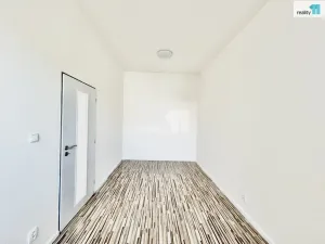 Pronájem bytu 2+kk, Praha - Hrdlořezy, Českobrodská, 35 m2