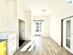 Pronájem bytu 2+kk, Praha - Hrdlořezy, Českobrodská, 35 m2