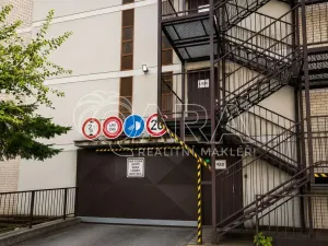 Pronájem garáže, Praha - Kobylisy, Frýdlantská, 18 m2