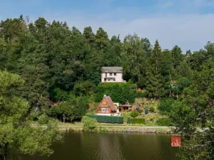 Prodej chaty, Týn nad Vltavou - Hněvkovice na levém břehu Vltavy, 80 m2