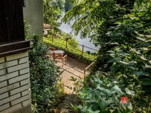 Prodej chaty, Týn nad Vltavou - Hněvkovice na levém břehu Vltavy, 80 m2