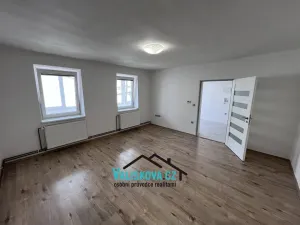 Pronájem bytu 1+kk, Kroměříž, Husovo náměstí, 40 m2
