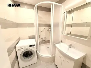 Pronájem bytu 3+1, Praha - Žižkov, Jeseniova, 73 m2
