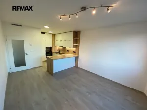 Pronájem bytu 2+kk, Praha - Modřany, Komořanská, 53 m2