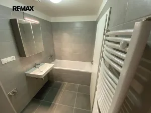 Pronájem bytu 2+kk, Praha - Modřany, Komořanská, 53 m2