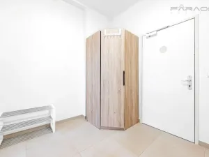 Pronájem bytu 1+kk, Praha - Vršovice, 28. pluku, 37 m2