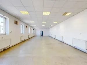 Pronájem kanceláře, Hradec Králové, Akademika Bedrny, 470 m2
