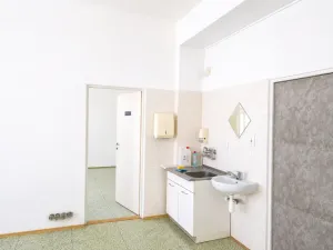 Pronájem ordinace, Karlovy Vary, Kpt. Jaroše, 79 m2