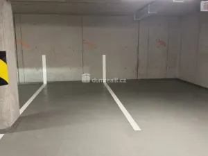 Pronájem garáže, Praha - Radlice, U Komína, 8772 m2