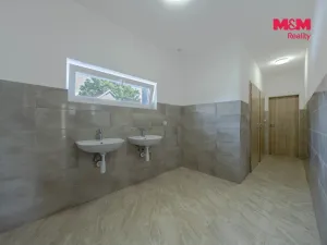 Pronájem rodinného domu, Vrátno, 302 m2