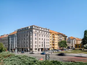 Prodej bytu 2+kk, Praha, Jeseniova, 61 m2