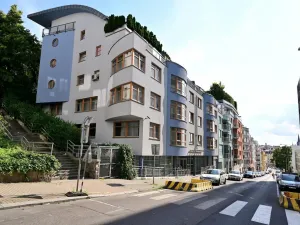 Pronájem garážového stání, Praha - Žižkov, Jeseniova, 14 m2