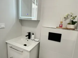 Pronájem bytu 1+1, Karlovy Vary, Úvalská, 36 m2