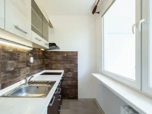 Prodej bytu 1+kk, Praha - Prosek, Veltruská, 33 m2
