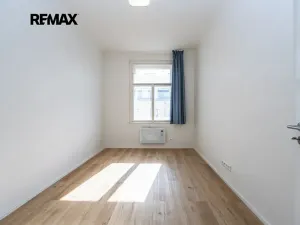 Pronájem bytu 2+kk, Praha - Nusle, Čestmírova, 43 m2
