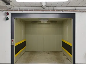 Pronájem garážového stání, Hradec Králové - Pražské Předměstí, 13 m2