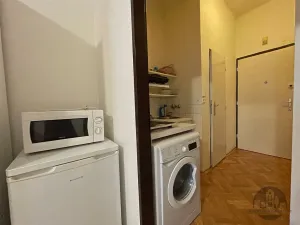 Pronájem bytu 1+kk, Praha - Karlín, Křižíkova, 35 m2
