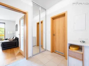 Pronájem bytu 2+kk, Praha - Hloubětín, Nademlejnská, 50 m2