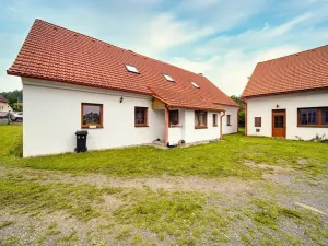 Prodej rodinného domu, Čmelíny, 450 m2
