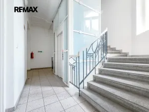 Pronájem bytu 1+kk, Praha - Smíchov, Zborovská, 35 m2