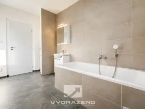 Prodej bytu 6+kk a větší, Stará Paka - Ústí, 300 m2
