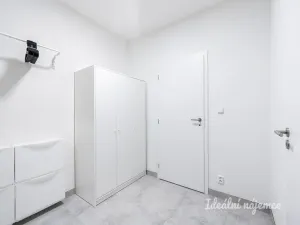 Pronájem bytu 2+kk, Praha - Kyje, Za černým mostem, 42 m2