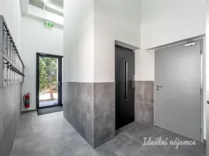 Pronájem bytu 2+kk, Praha - Kyje, Za černým mostem, 42 m2