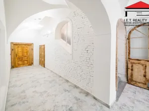 Prodej bytu 3+kk, Frýdek-Místek, Zámecké nám., 89 m2