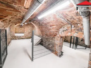Prodej bytu 3+kk, Frýdek-Místek, Zámecké nám., 89 m2
