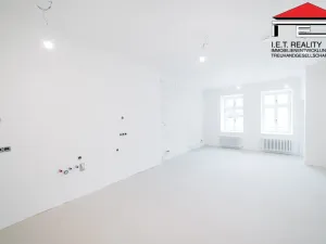 Prodej bytu 2+kk, Frýdek-Místek, Zámecké nám., 89 m2
