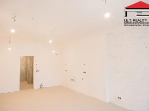 Prodej bytu 2+kk, Frýdek-Místek, Zámecké nám., 89 m2