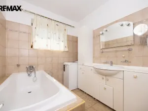 Prodej rodinného domu, Sezemice - Kladina, 202 m2