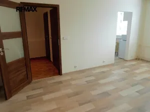 Pronájem bytu 1+kk, Praha - Modřany, Rodopská, 33 m2