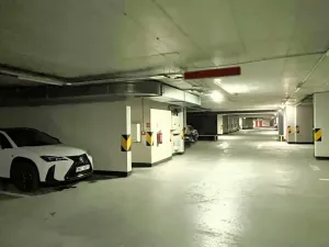 Pronájem garážového stání, Praha - Vysočany, Poděbradská, 12 m2
