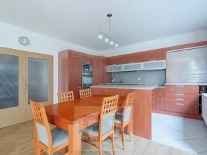 Pronájem rodinného domu, Praha - Kbely, Pod Nouzovem, 148 m2