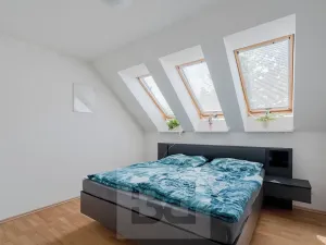 Pronájem rodinného domu, Praha - Kbely, Pod Nouzovem, 148 m2
