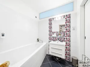 Prodej bytu 3+1, Olomouc - Neředín, Stiborova, 71 m2