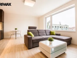 Prodej bytu 1+kk, Hradec Králové, V Koutech, 37 m2