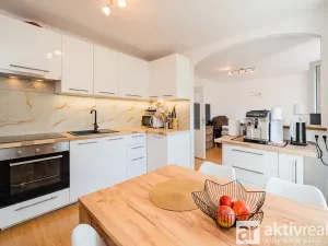 Prodej rodinného domu, Praha - Komořany, Nad teplárnou, 260 m2