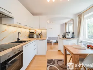 Prodej rodinného domu, Praha - Komořany, Nad teplárnou, 260 m2
