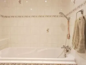 Prodej bytu 4+1, Karlovy Vary - Dvory, K. Kučery, 100 m2