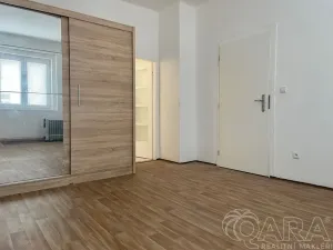 Pronájem bytu 1+1, Praha - Břevnov, Na Petynce, 31 m2