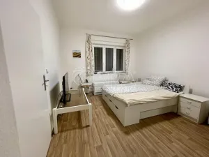 Pronájem bytu 1+1, Praha - Břevnov, Na Petynce, 31 m2