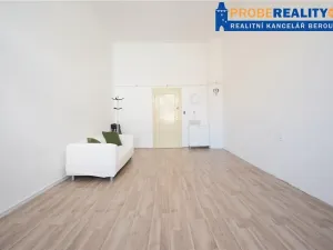 Pronájem kanceláře, Beroun, Husovo nám., 27 m2